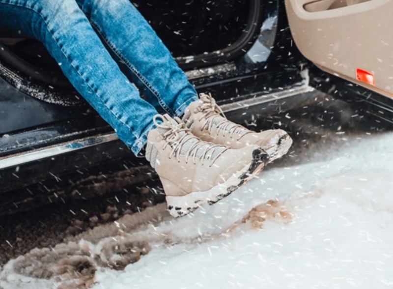 Gumeni tepisi za auto učinkovito sprječavaju prodiranje kiše i snijega u pod